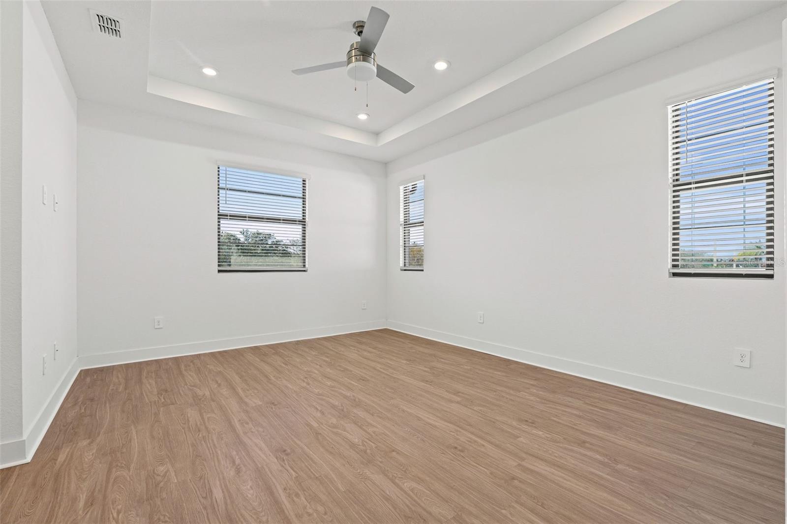 Image 19 of 43 For 8044 Gulfstream Court 14306