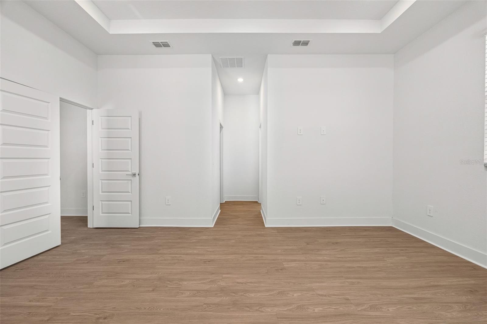 Image 21 of 43 For 8044 Gulfstream Court 14306