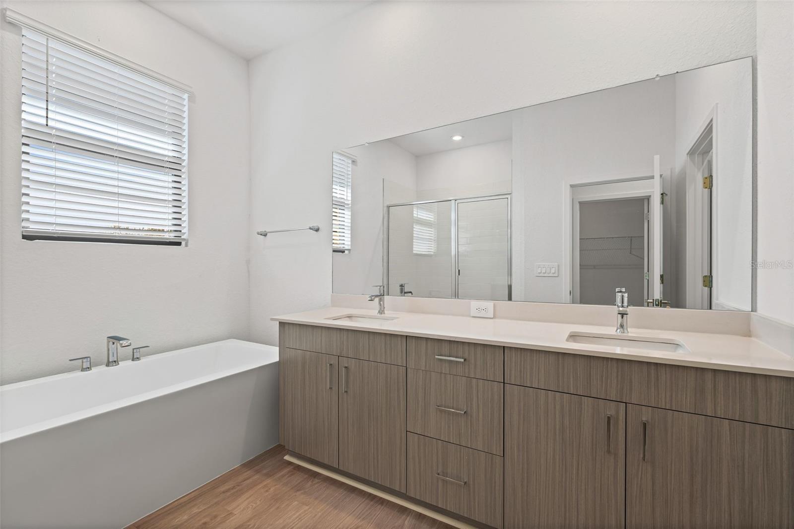 Image 22 of 43 For 8044 Gulfstream Court 14306