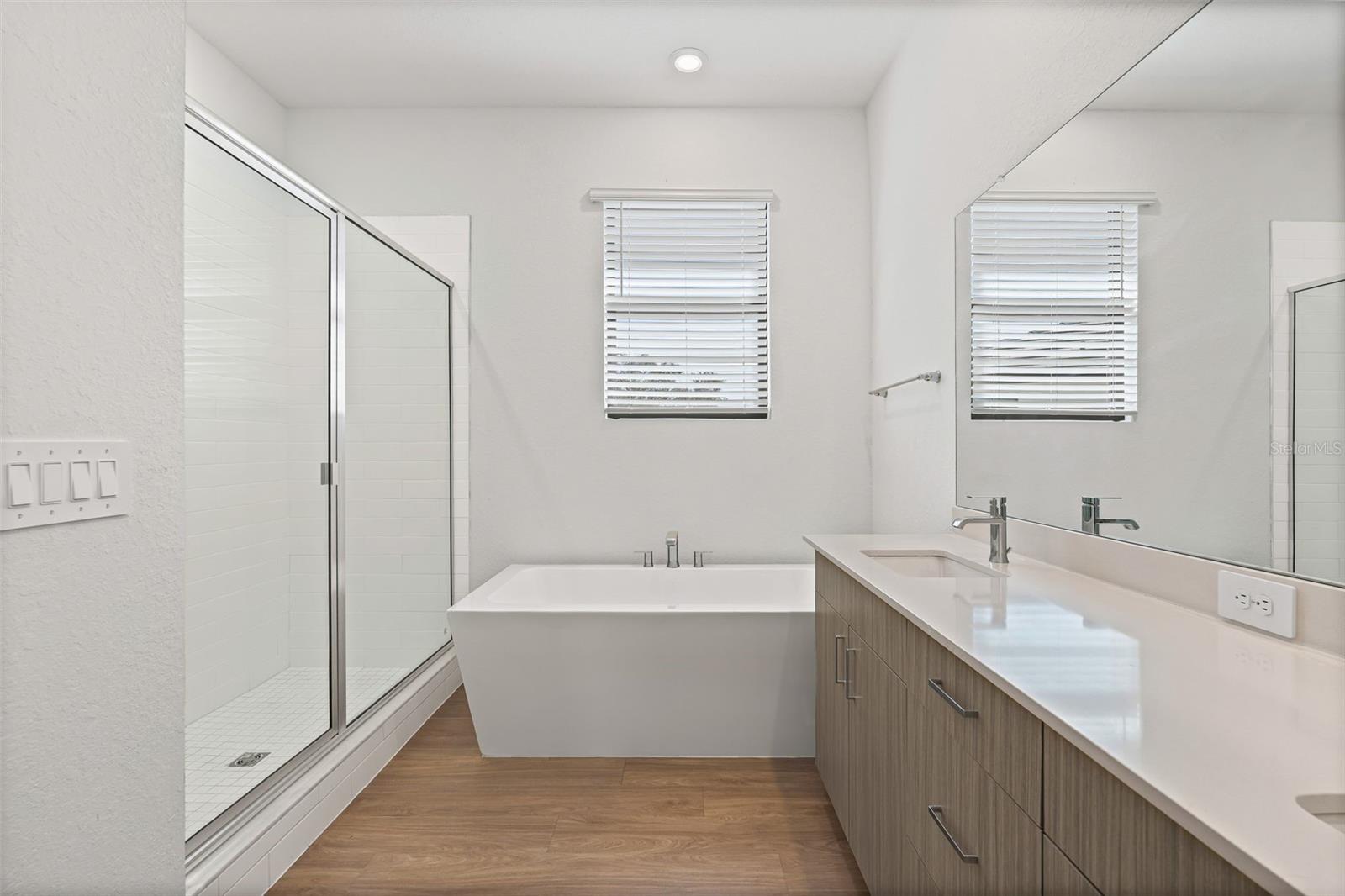 Image 23 of 43 For 8044 Gulfstream Court 14306