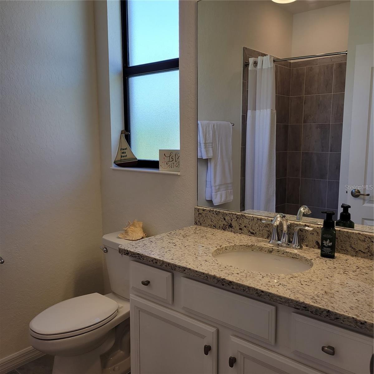 Image 15 of 44 For 17335 Blue Ridge Place