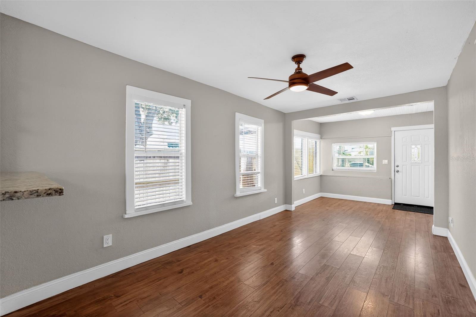 Image 10 of 41 For 3250 Prescott Street N