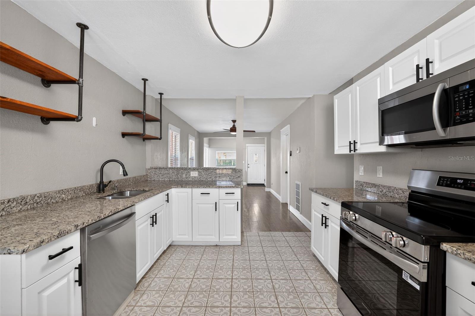 Image 20 of 41 For 3250 Prescott Street N