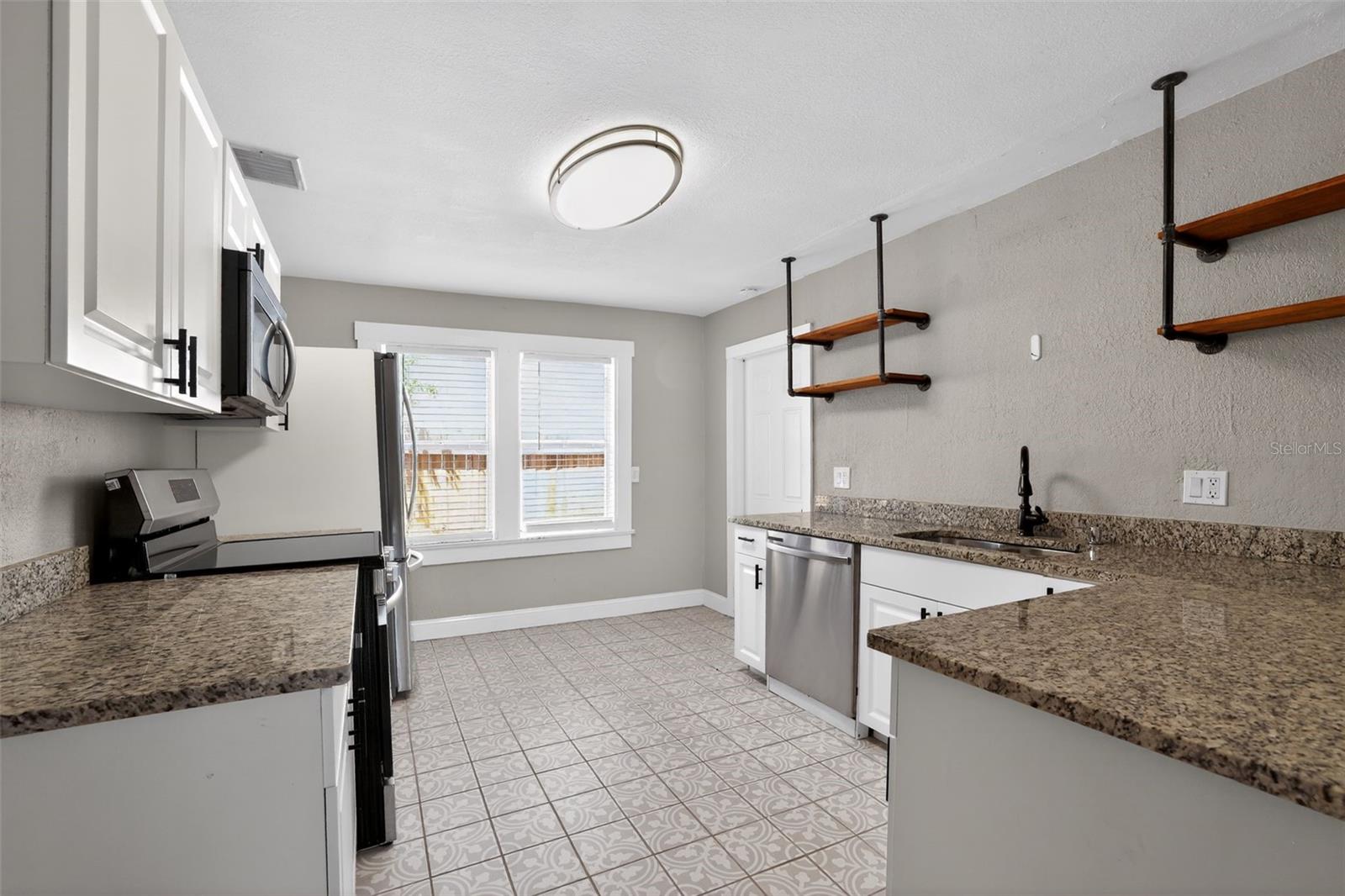 Image 21 of 41 For 3250 Prescott Street N