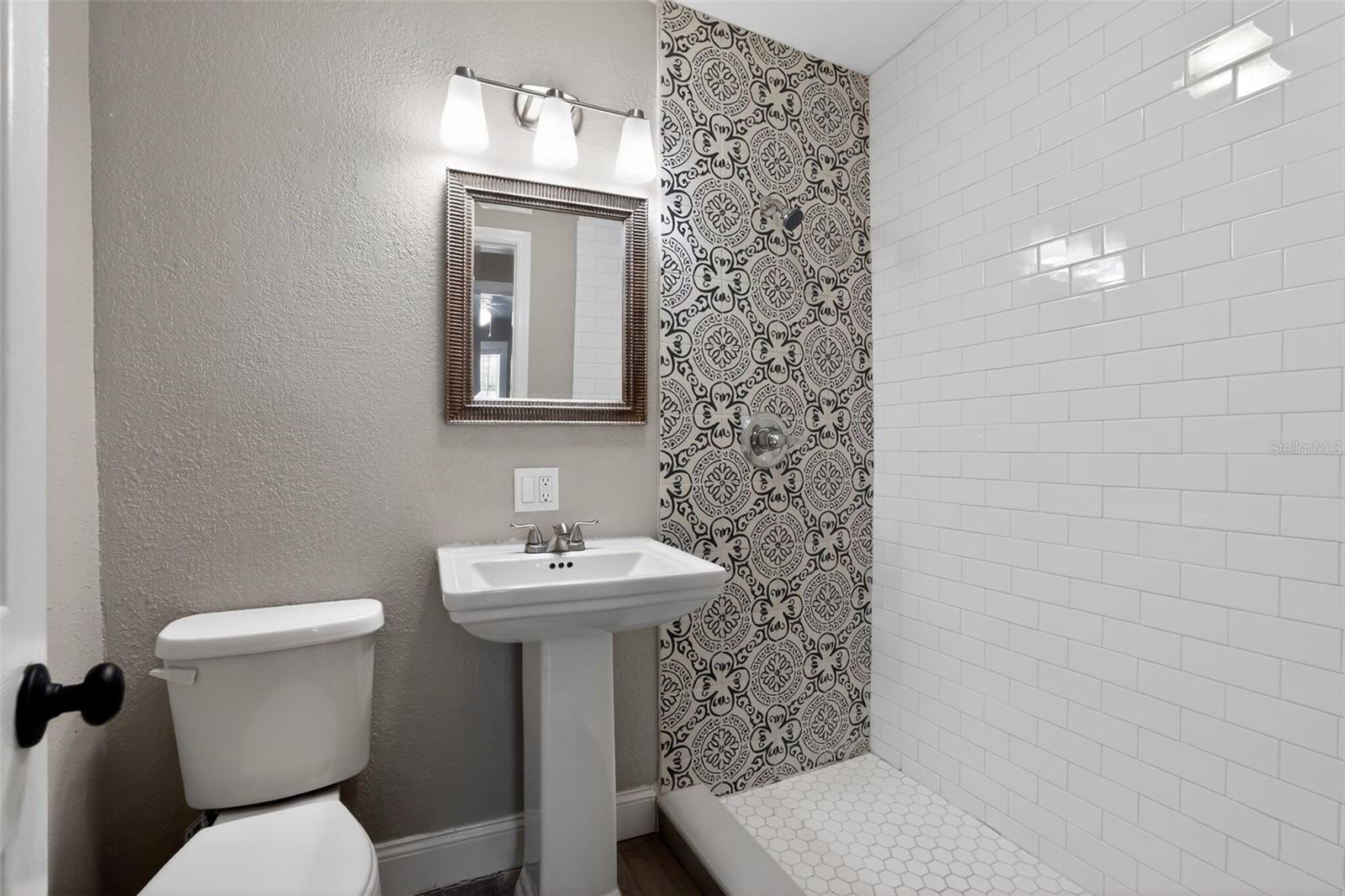 Image 29 of 41 For 3250 Prescott Street N