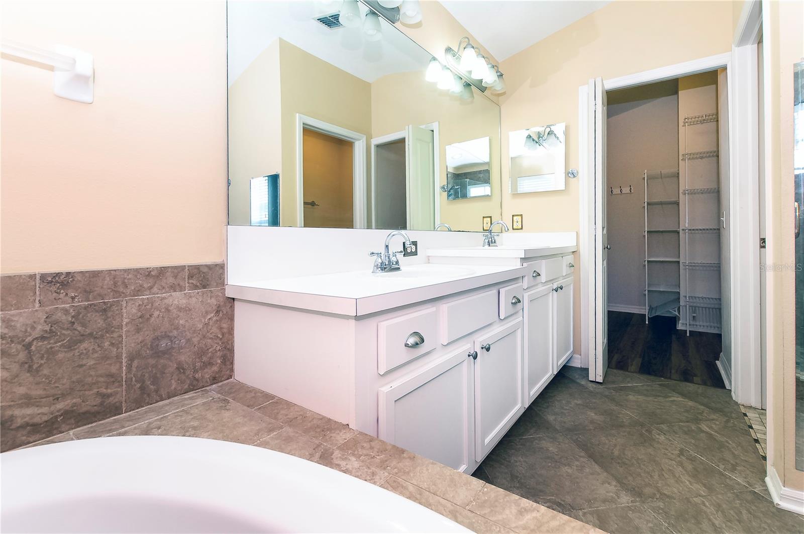 Image 16 of 19 For 10605 Kidbrooke Court