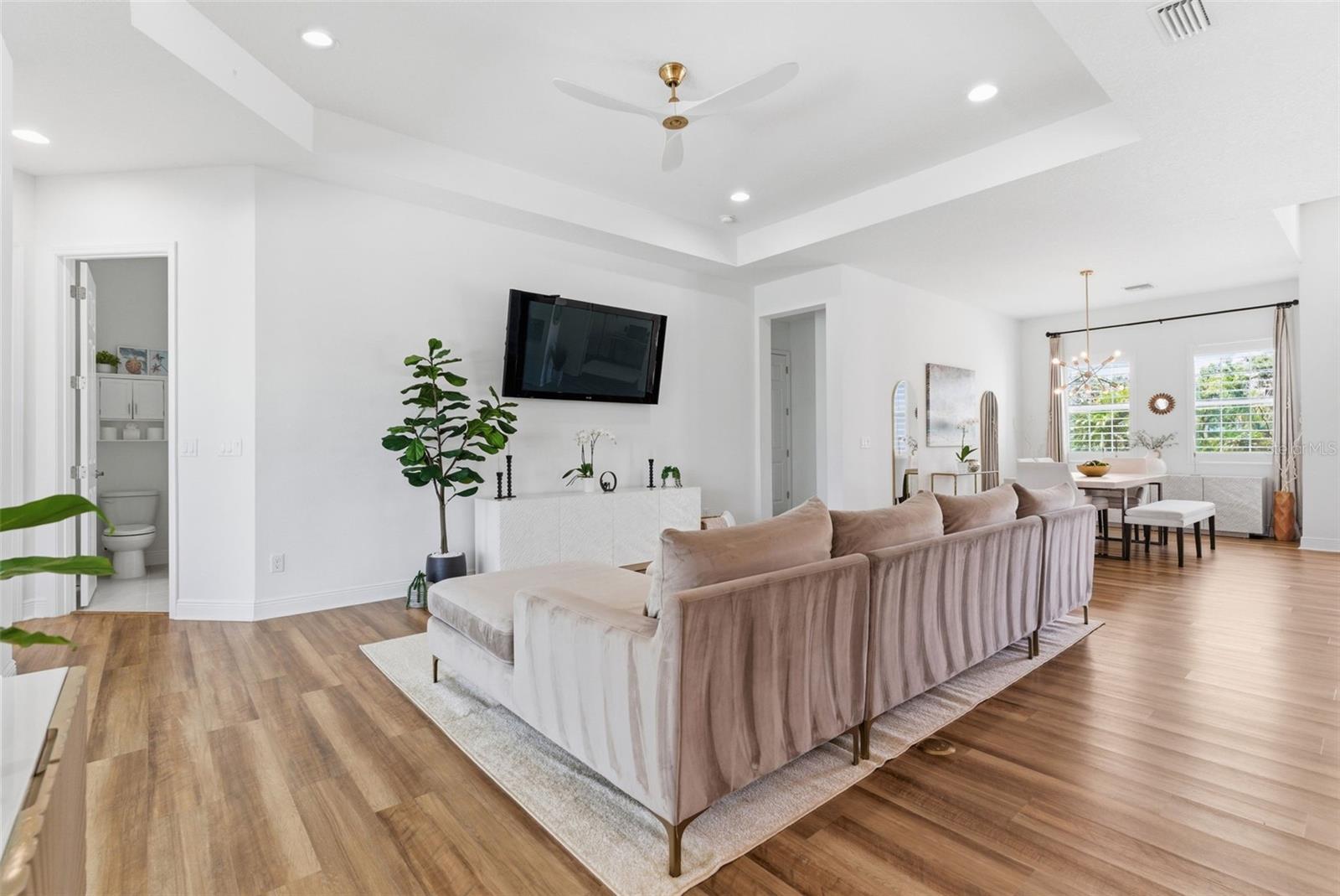 Image 14 of 66 For 16023 39th Glen E