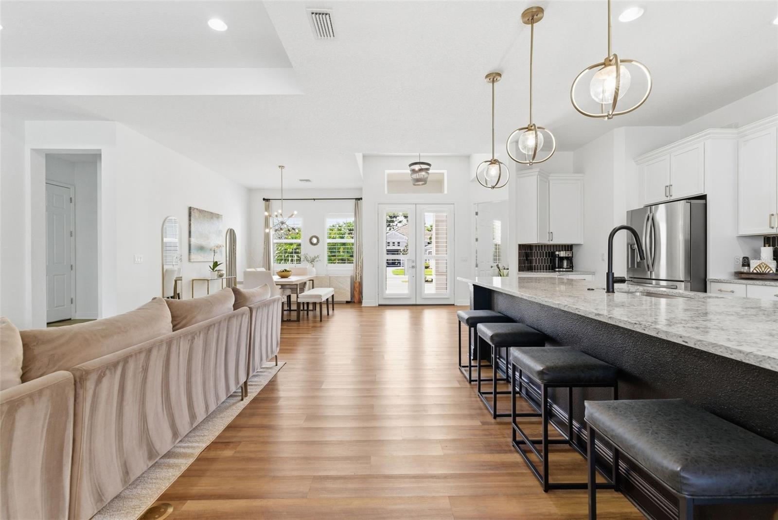 Image 18 of 66 For 16023 39th Glen E