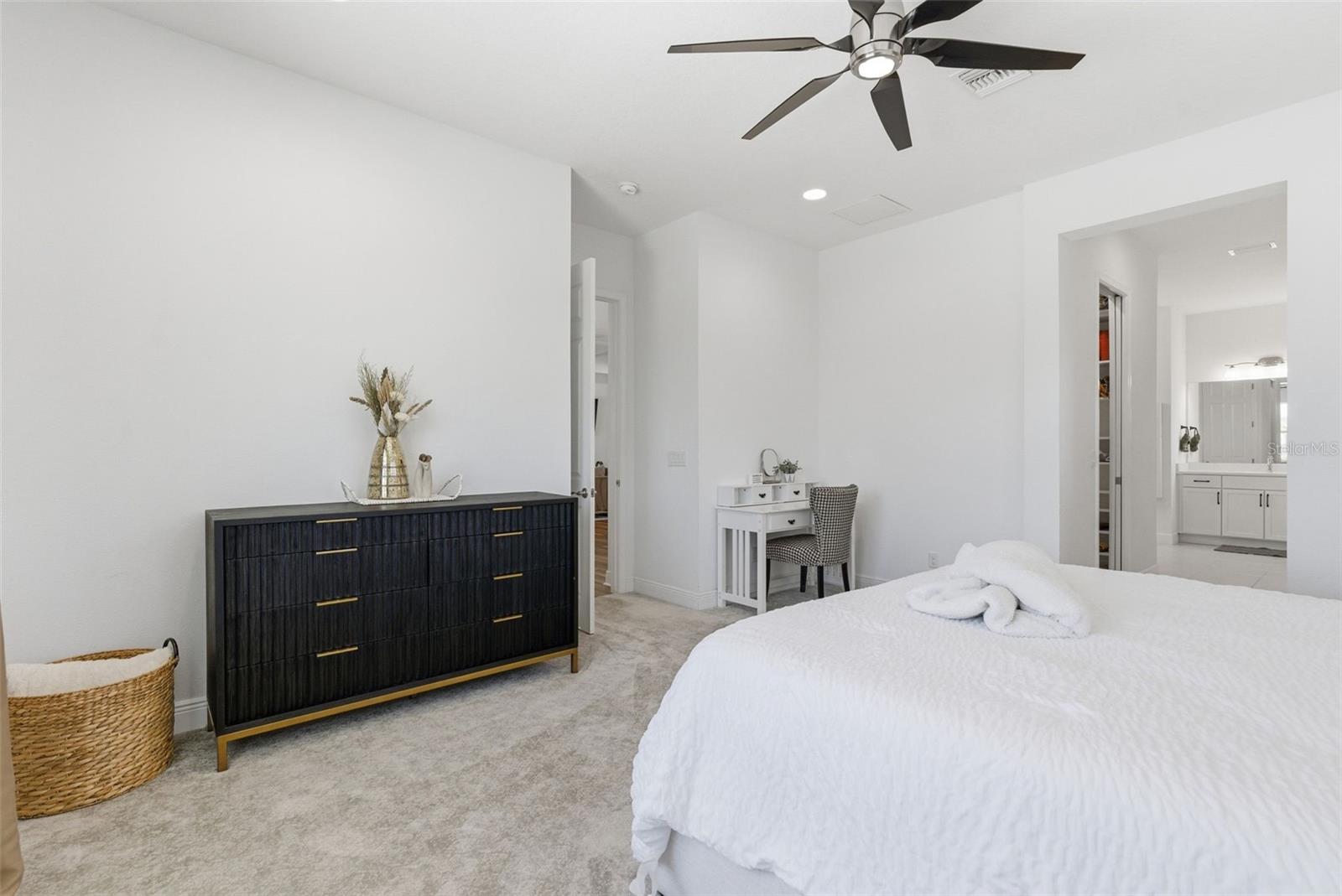 Image 42 of 66 For 16023 39th Glen E