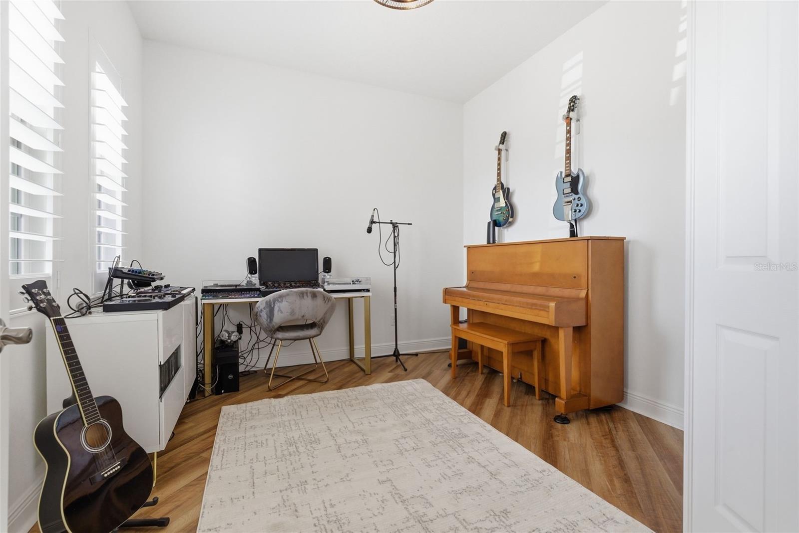 Image 43 of 66 For 16023 39th Glen E