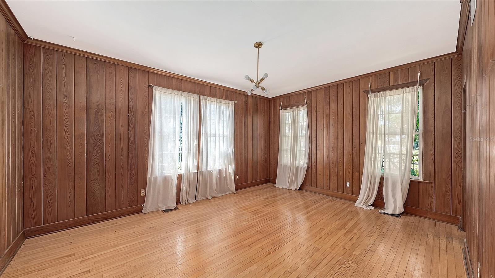 Image 18 of 53 For 1705 4th Street W