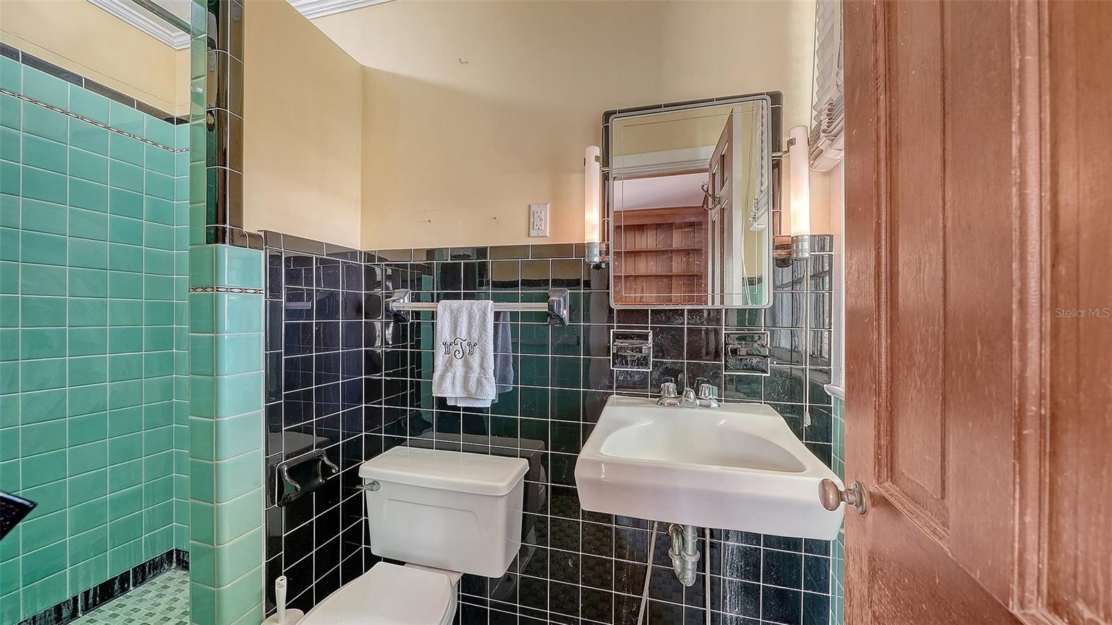 Image 23 of 53 For 1705 4th Street W