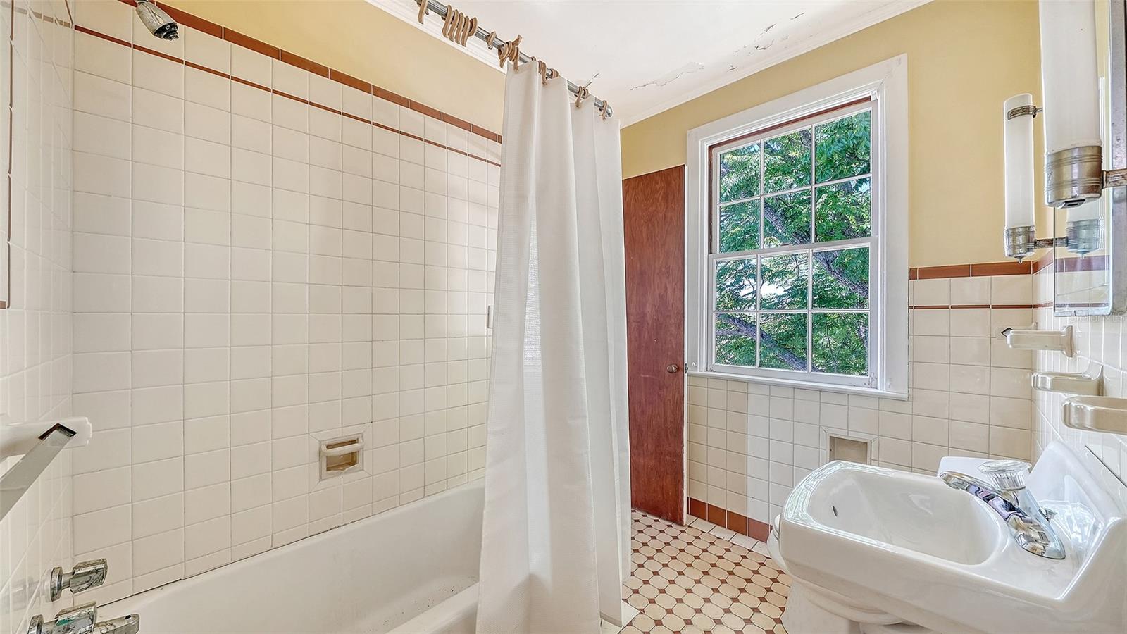 Image 29 of 53 For 1705 4th Street W