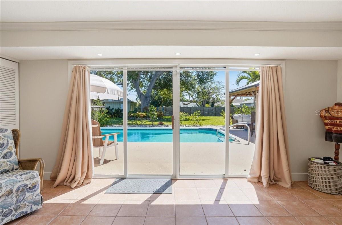 Image 21 of 73 For 1129 Riviera Street