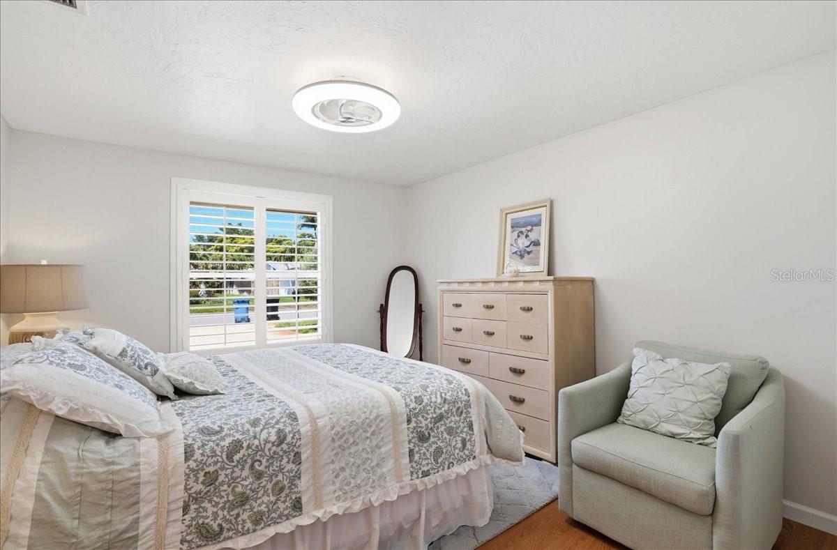 Image 33 of 73 For 1129 Riviera Street