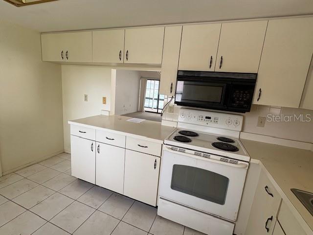Image 4 of 15 For 4625 Oak Hill Terrace 31