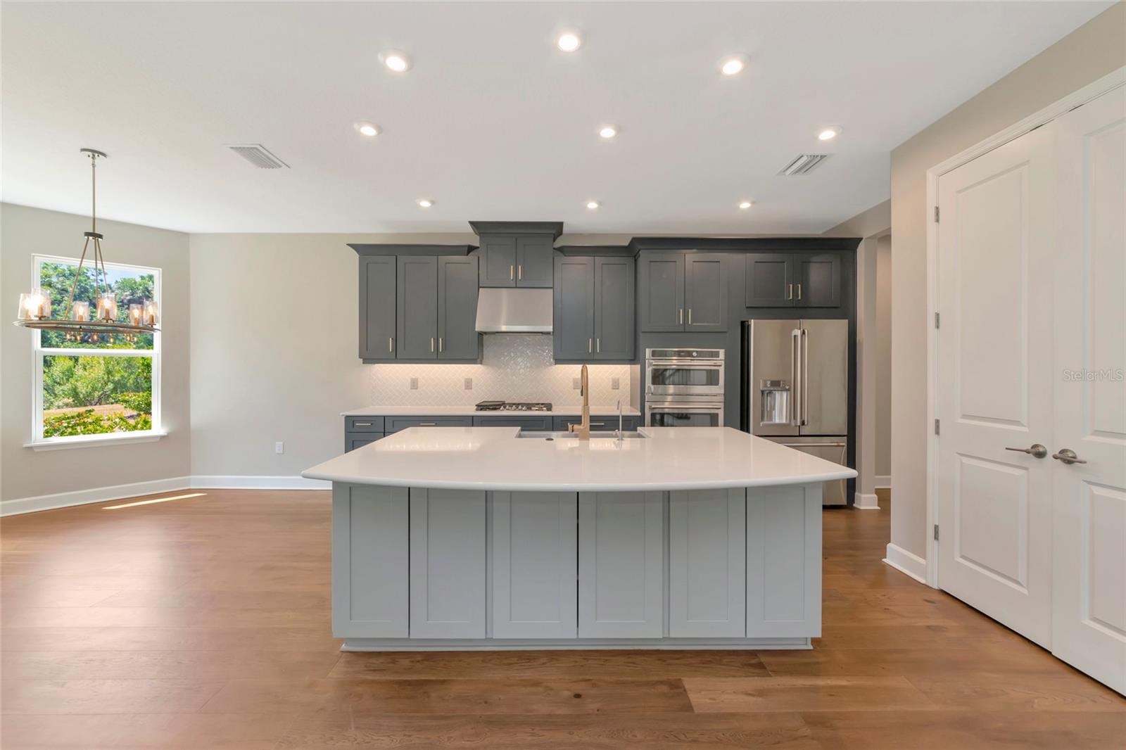 Image 12 of 93 For 10187 Milky Way Circle