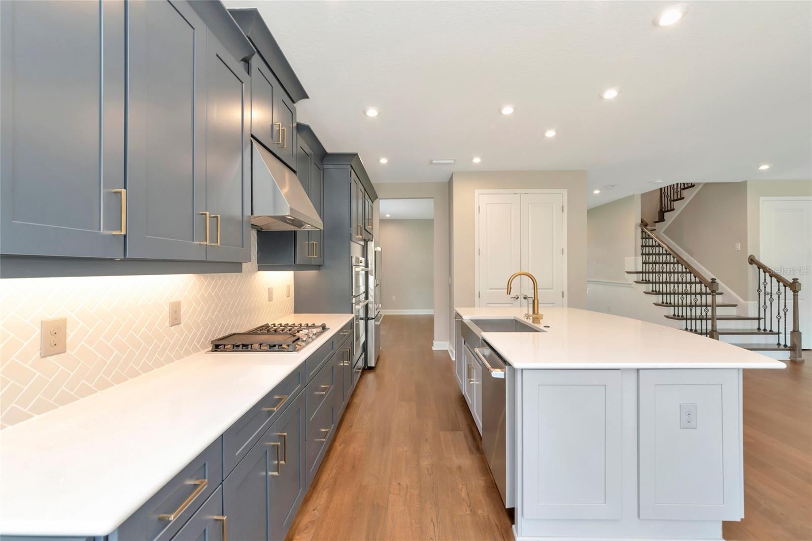 Image 13 of 93 For 10187 Milky Way Circle