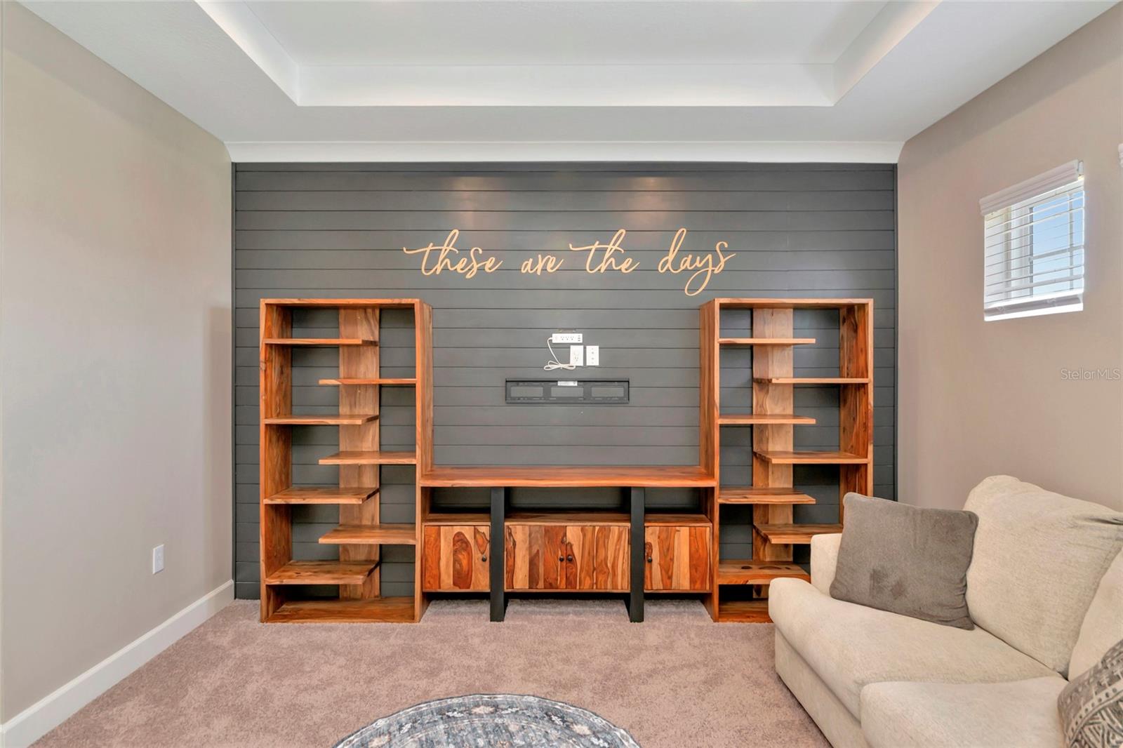 Image 28 of 93 For 10187 Milky Way Circle