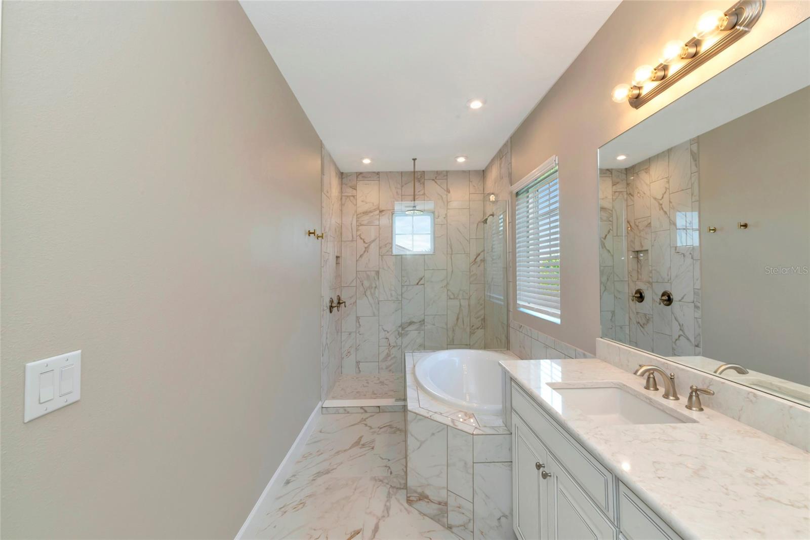 Image 36 of 93 For 10187 Milky Way Circle