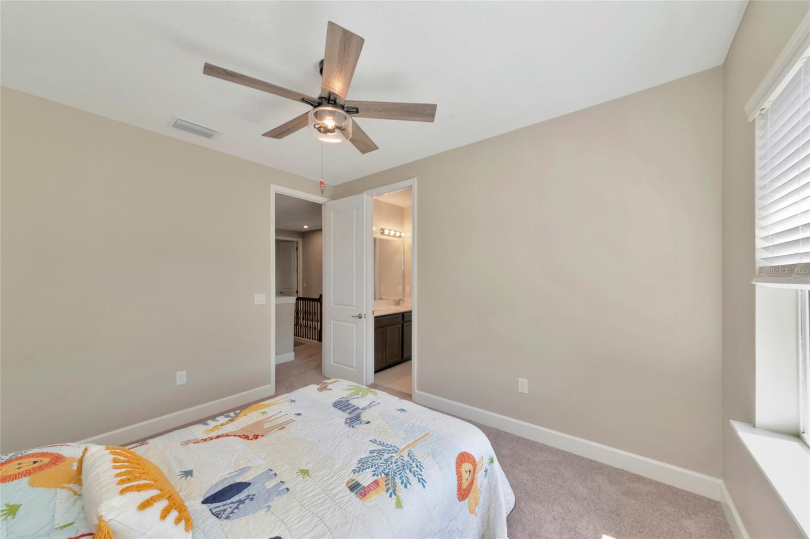 Image 40 of 93 For 10187 Milky Way Circle