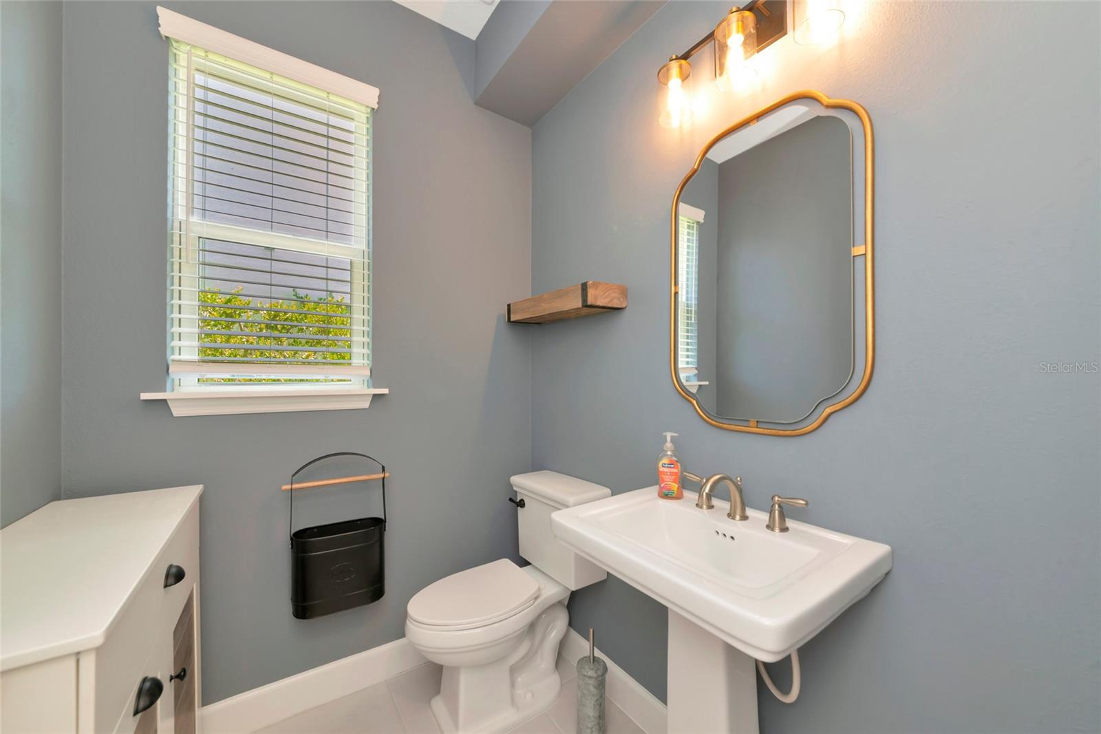 Image 5 of 93 For 10187 Milky Way Circle