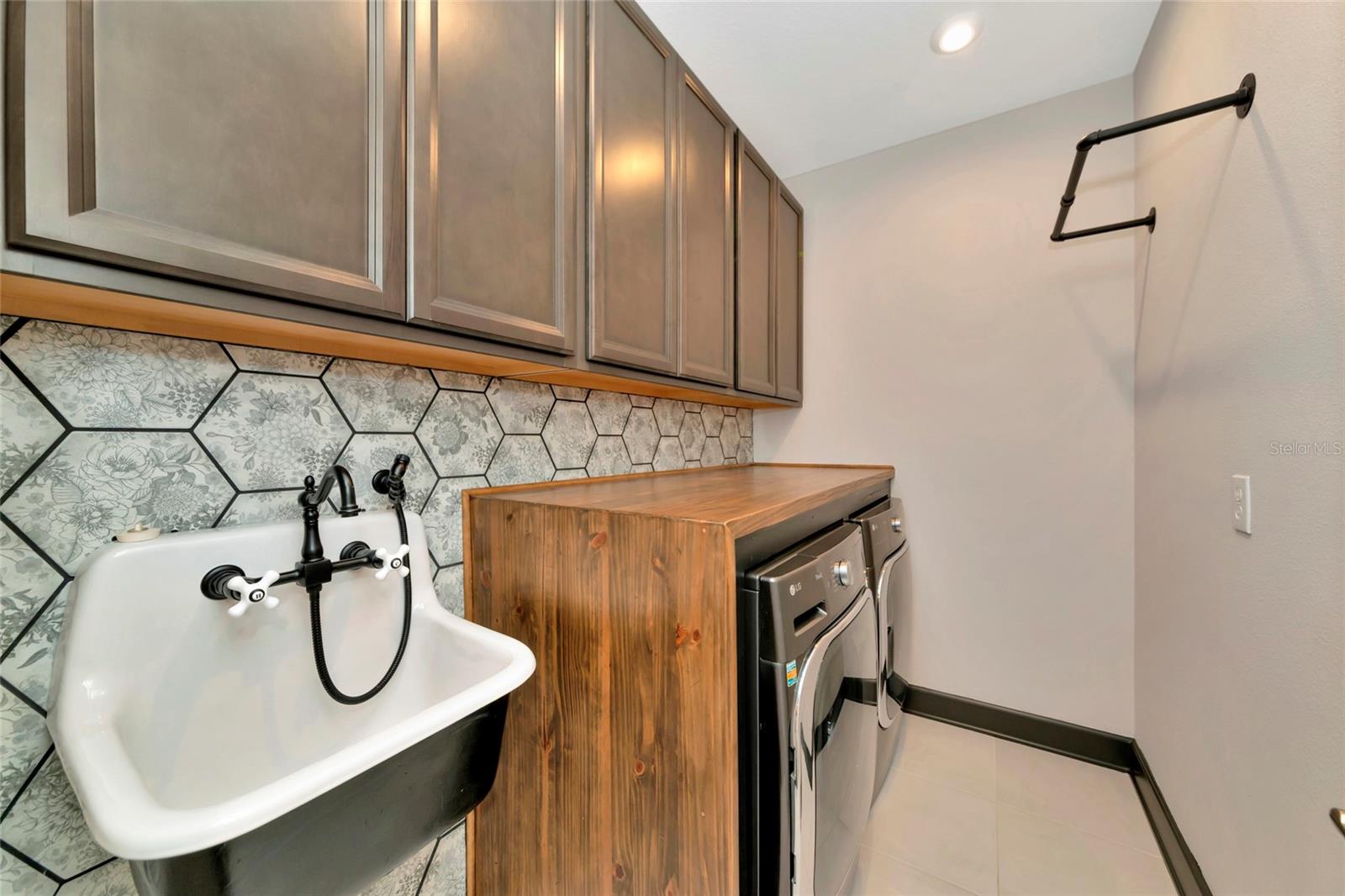 Image 51 of 93 For 10187 Milky Way Circle