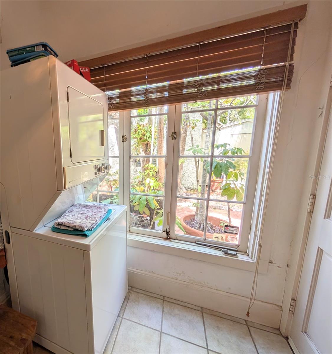 Image 14 of 19 For 1701 Siesta Drive