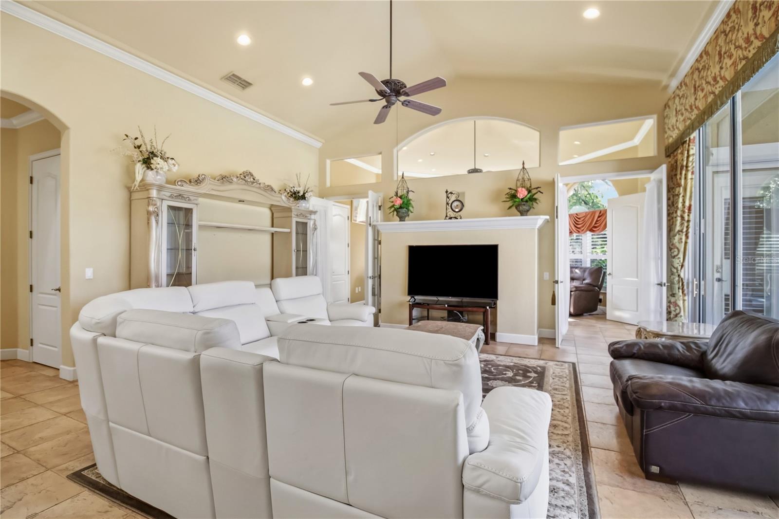 Listing photo id 20 for 10212 Discovery Terrace
