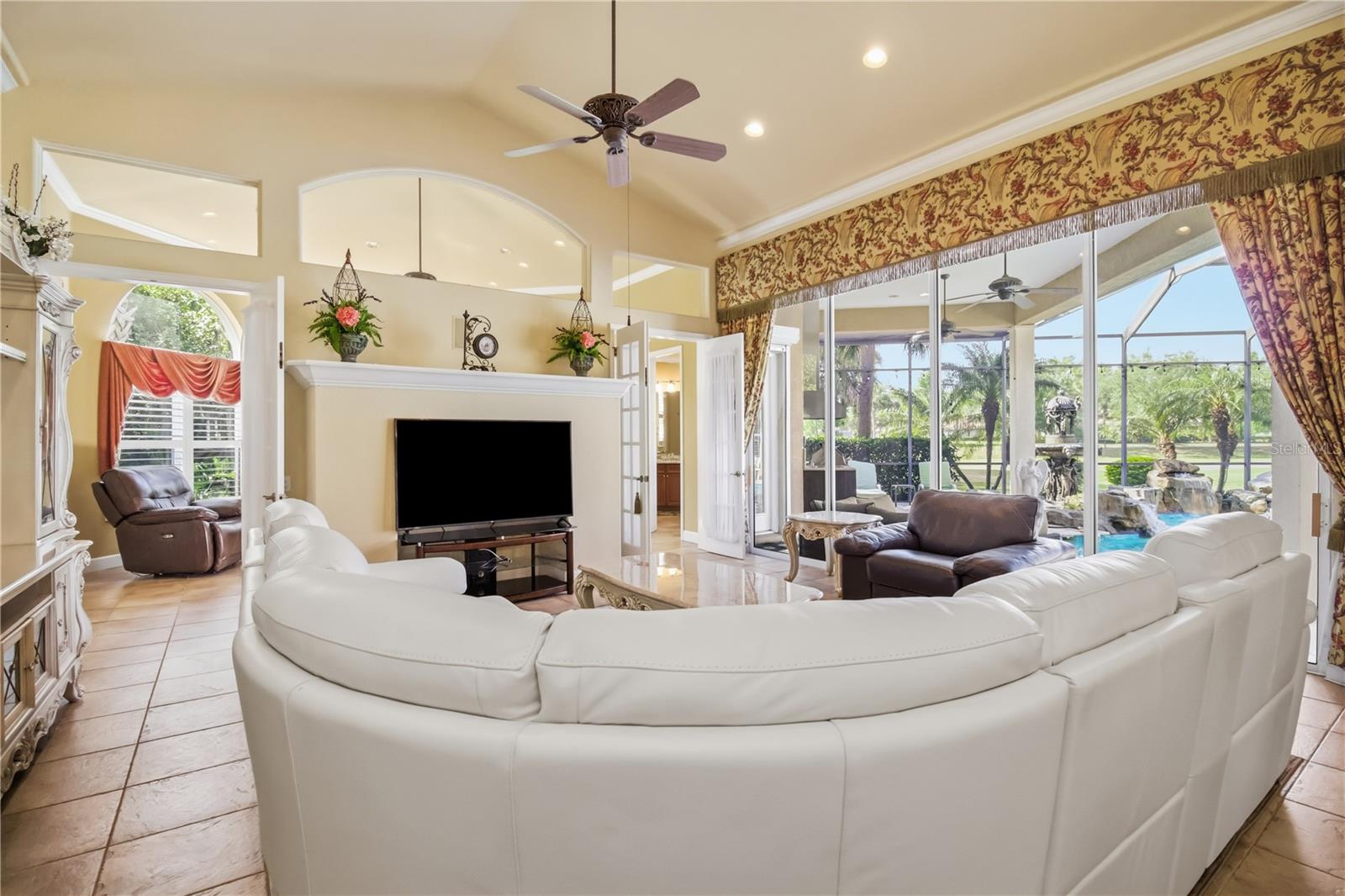 Listing photo id 21 for 10212 Discovery Terrace