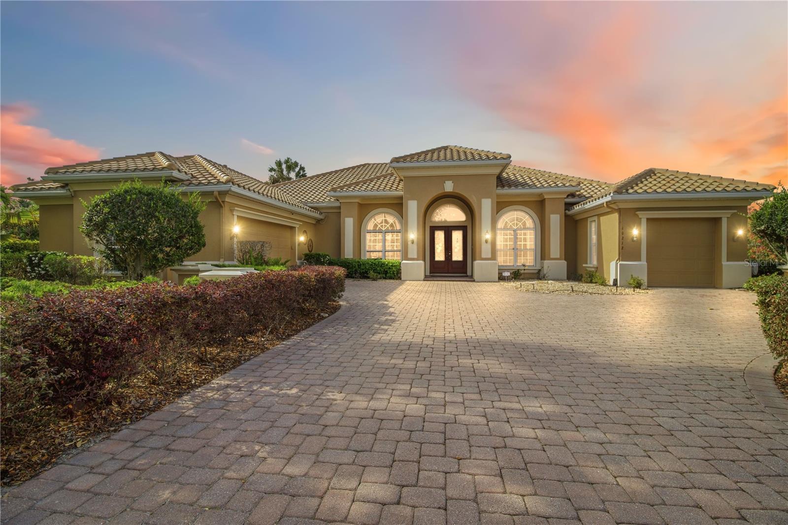 Listing photo id 1 for 10212 Discovery Terrace