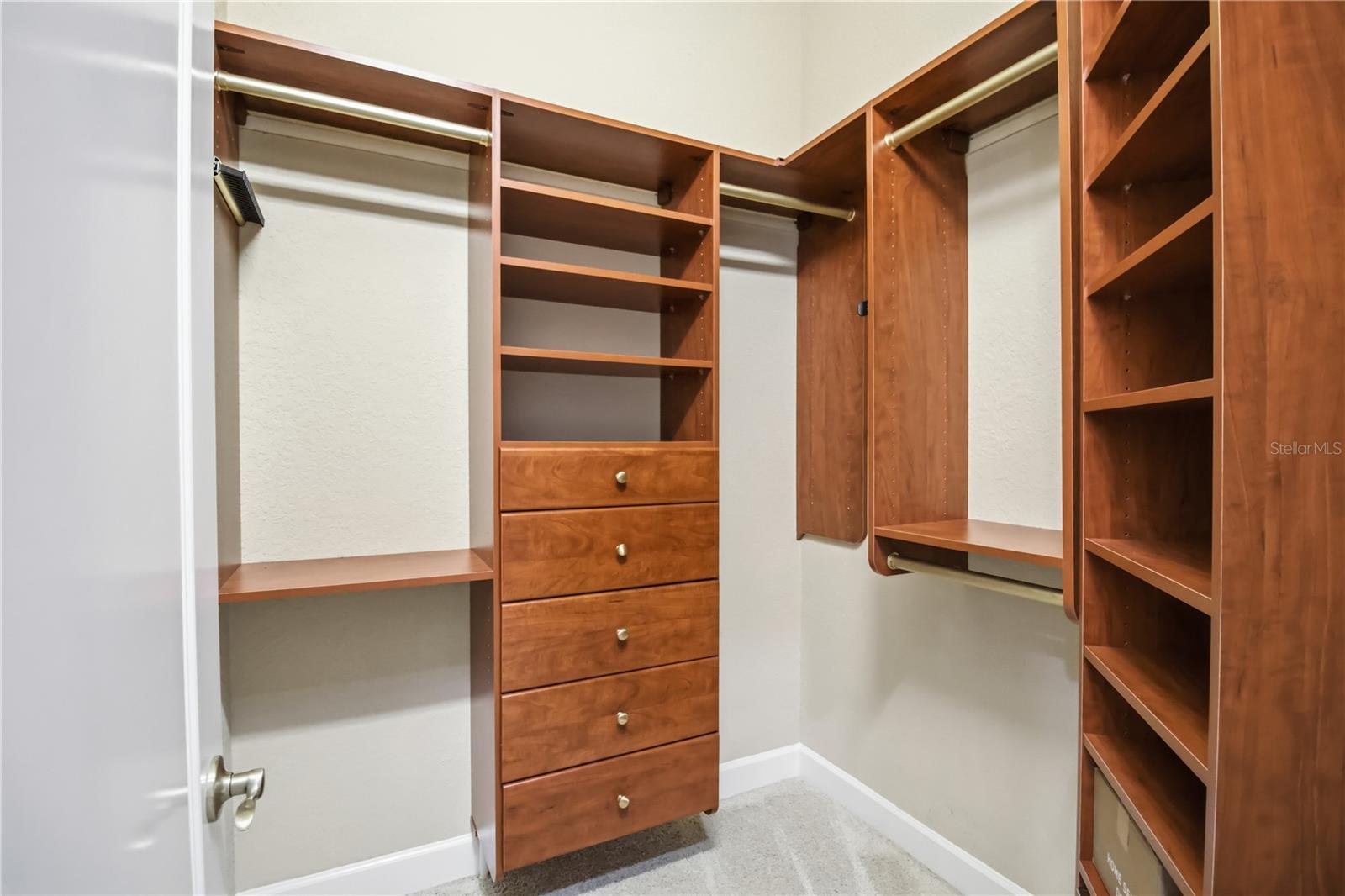 Listing photo id 33 for 10212 Discovery Terrace
