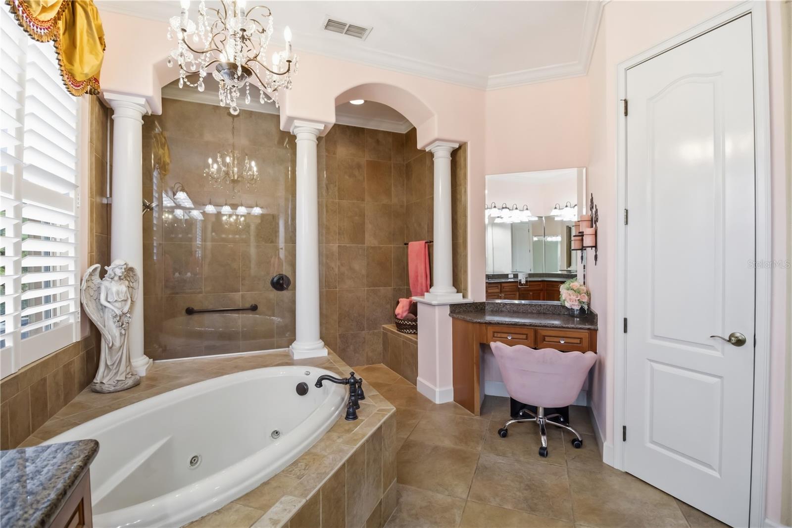 Listing photo id 35 for 10212 Discovery Terrace