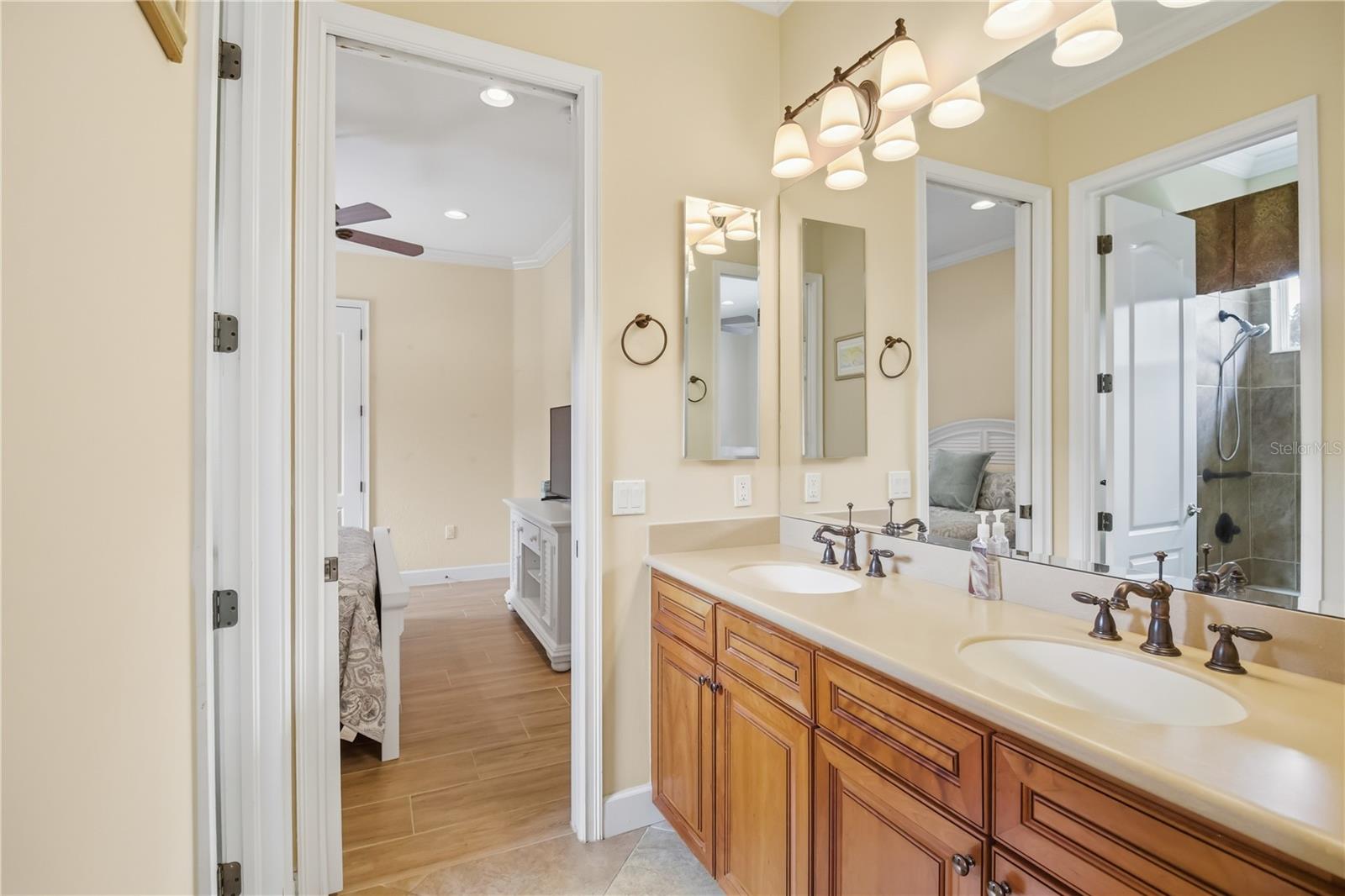 Listing photo id 43 for 10212 Discovery Terrace