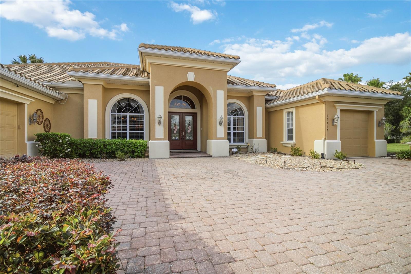 Listing photo id 4 for 10212 Discovery Terrace