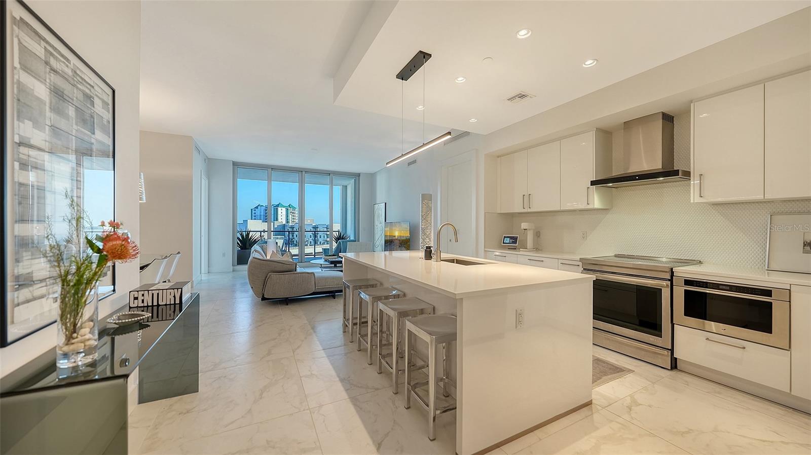 Image 2 of 38 For 111 Pineapple Avenue 1013