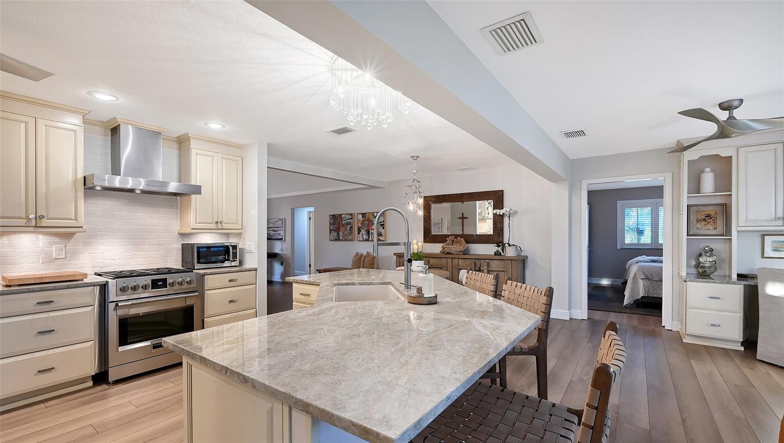 Image 28 of 76 For 7137 Westmoreland Drive