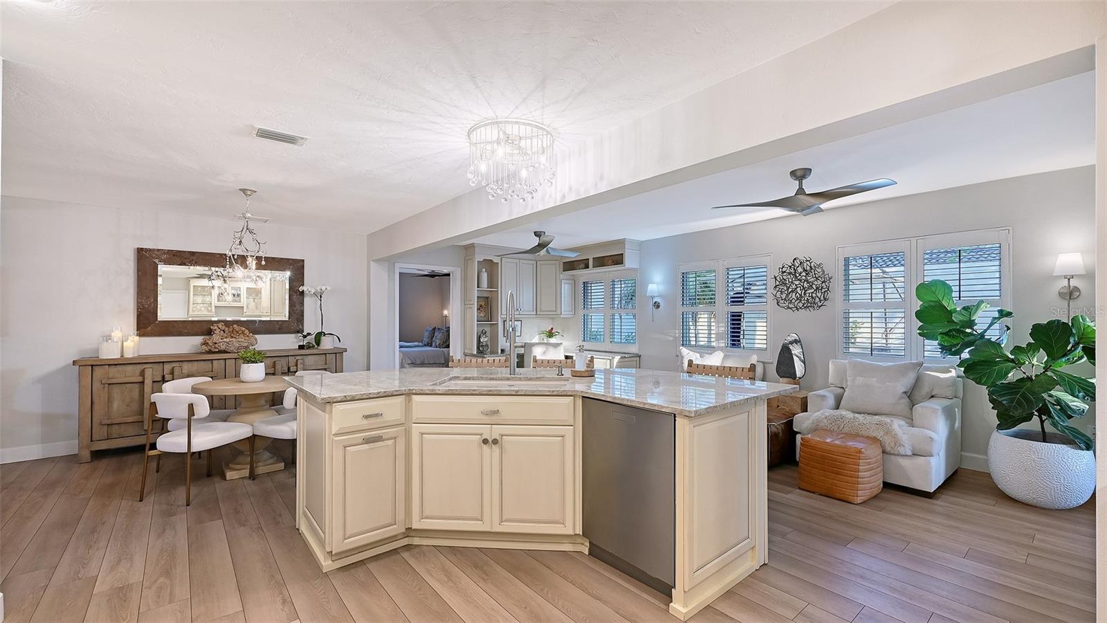 Image 32 of 76 For 7137 Westmoreland Drive