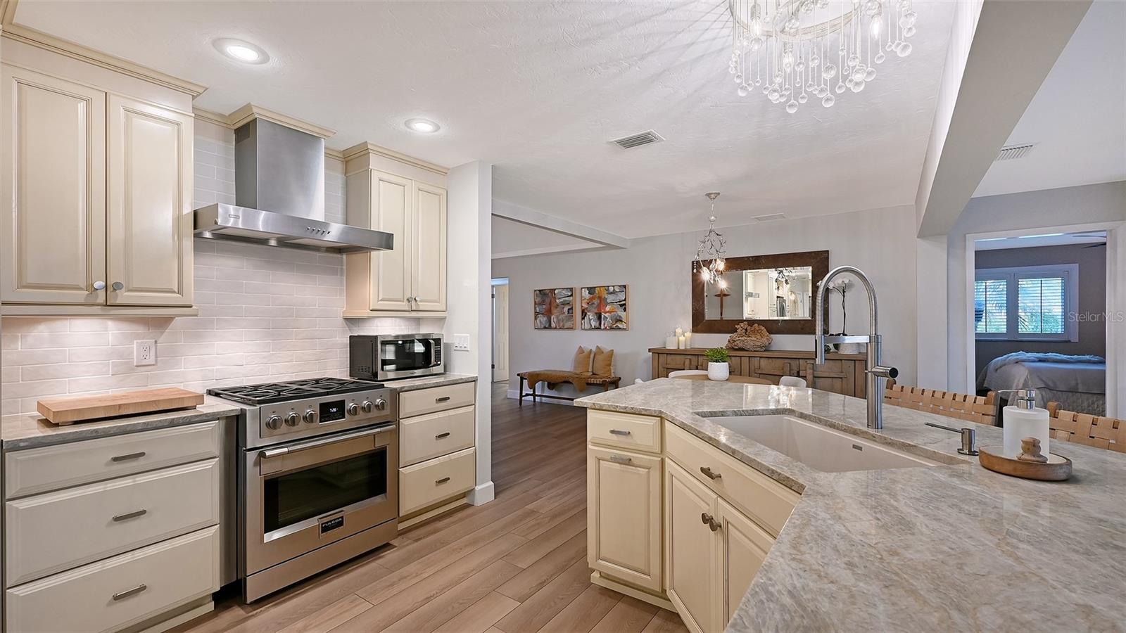 Image 33 of 76 For 7137 Westmoreland Drive