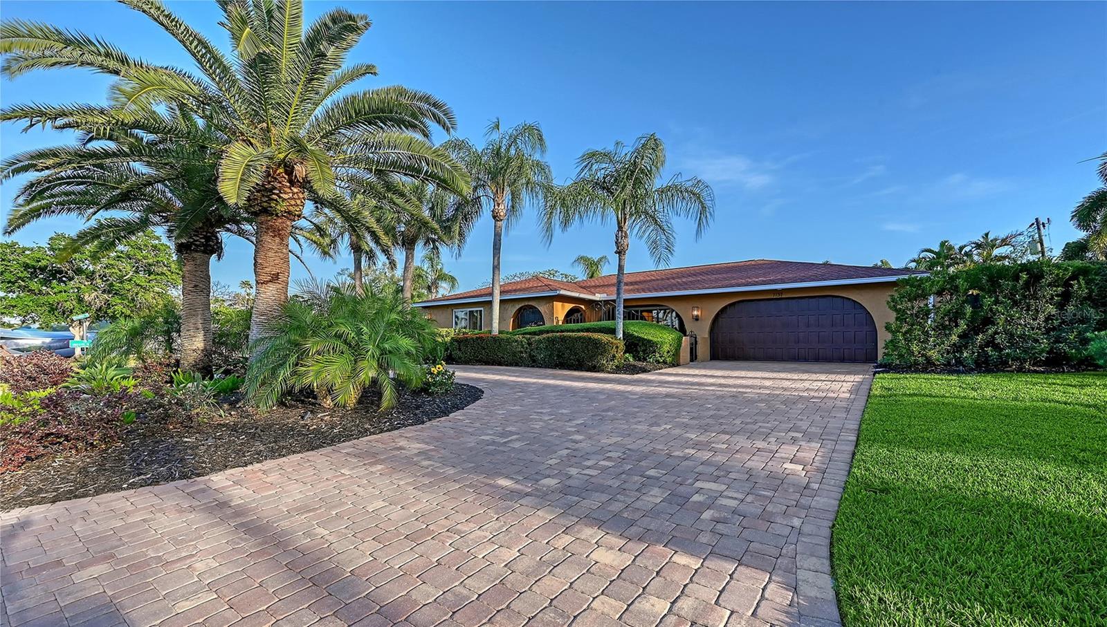 Image 8 of 76 For 7137 Westmoreland Drive