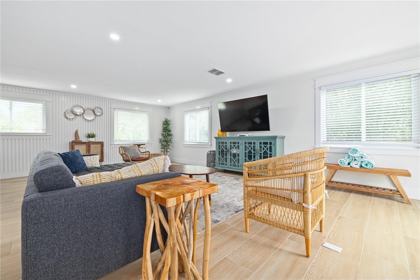 Image 5 of 28 For 228 Gladiolus Street