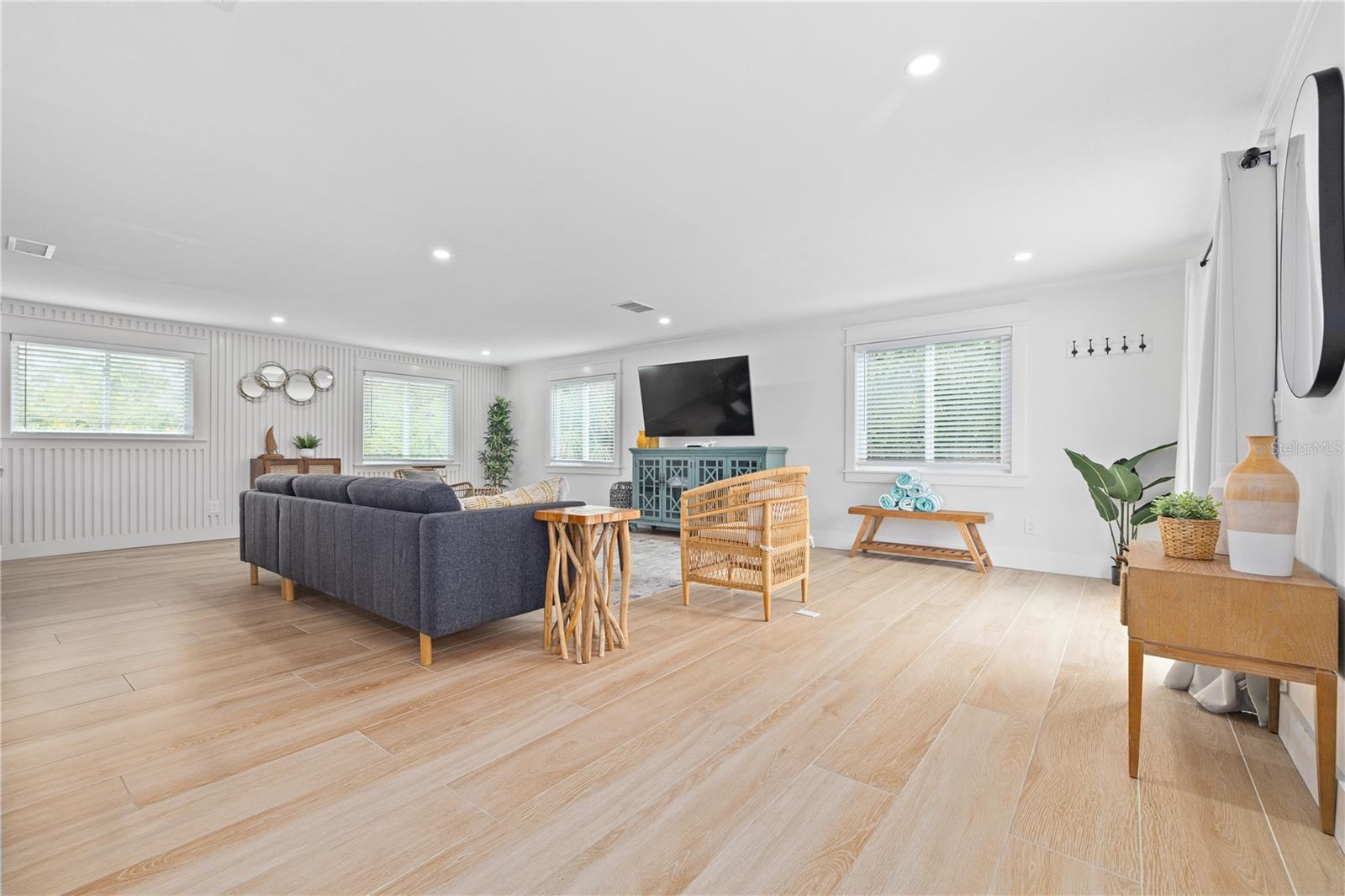 Image 7 of 28 For 228 Gladiolus Street