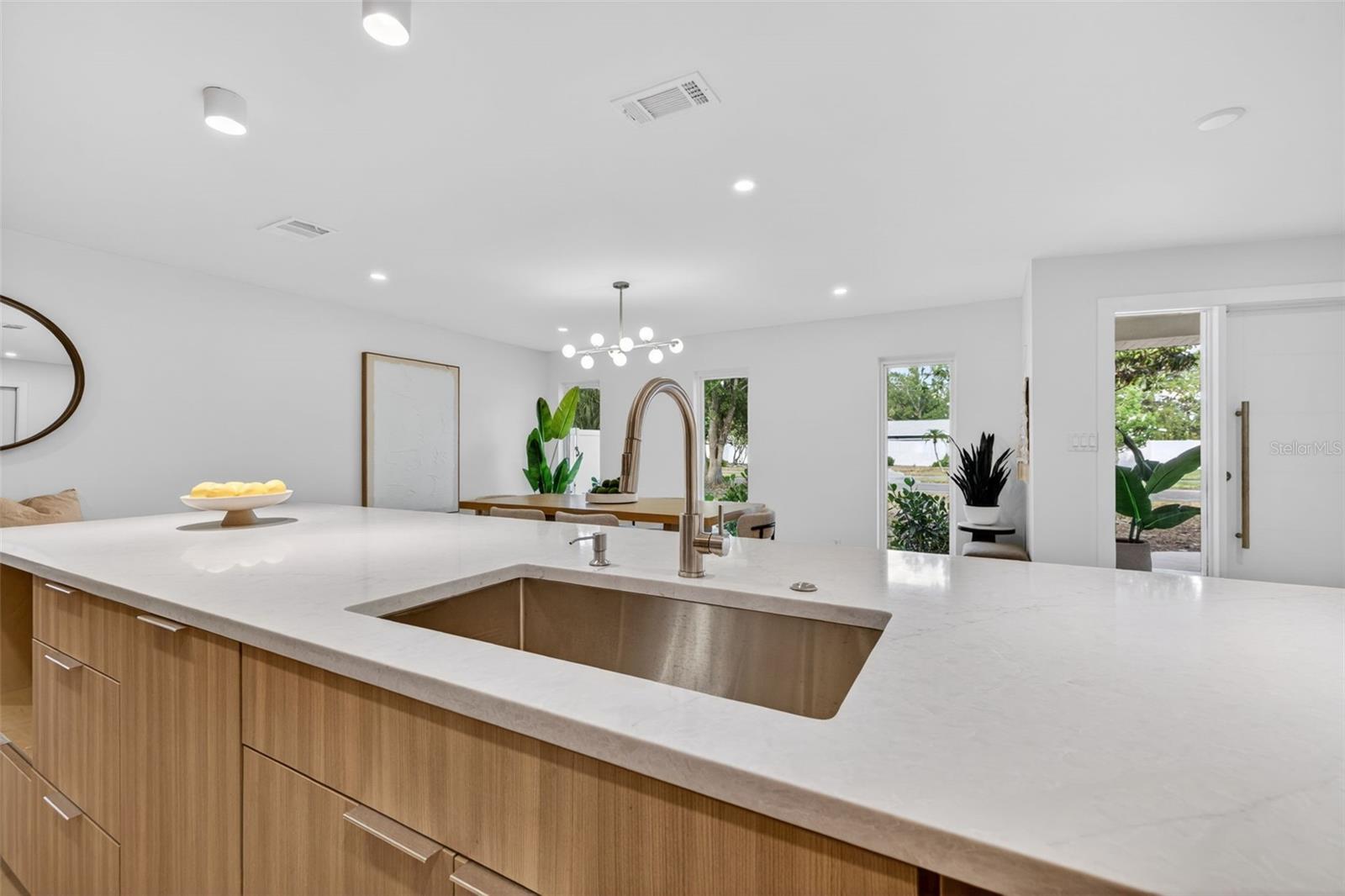 Image 10 of 36 For 6649 Pinellas Point Drive S