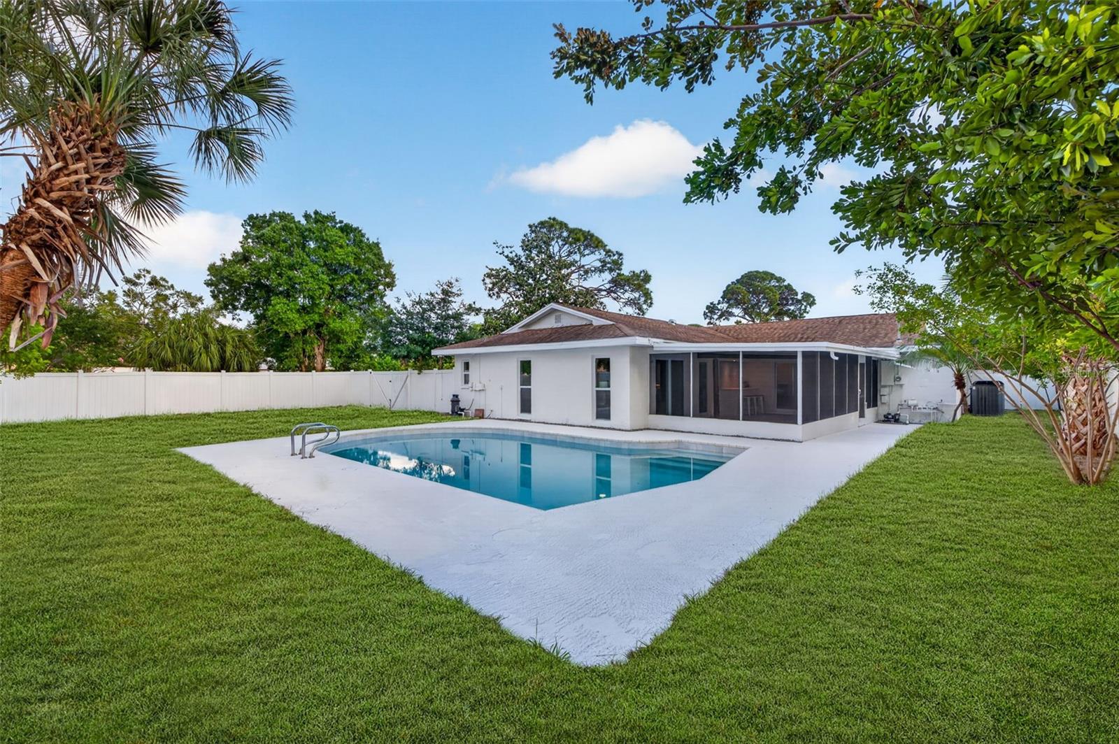 Image 30 of 36 For 6649 Pinellas Point Drive S