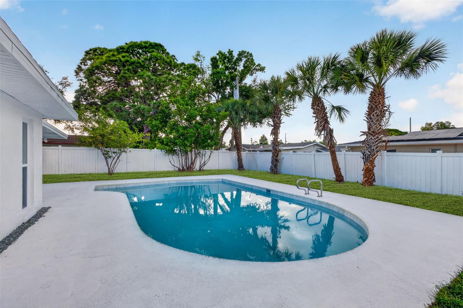 Image 31 of 36 For 6649 Pinellas Point Drive S