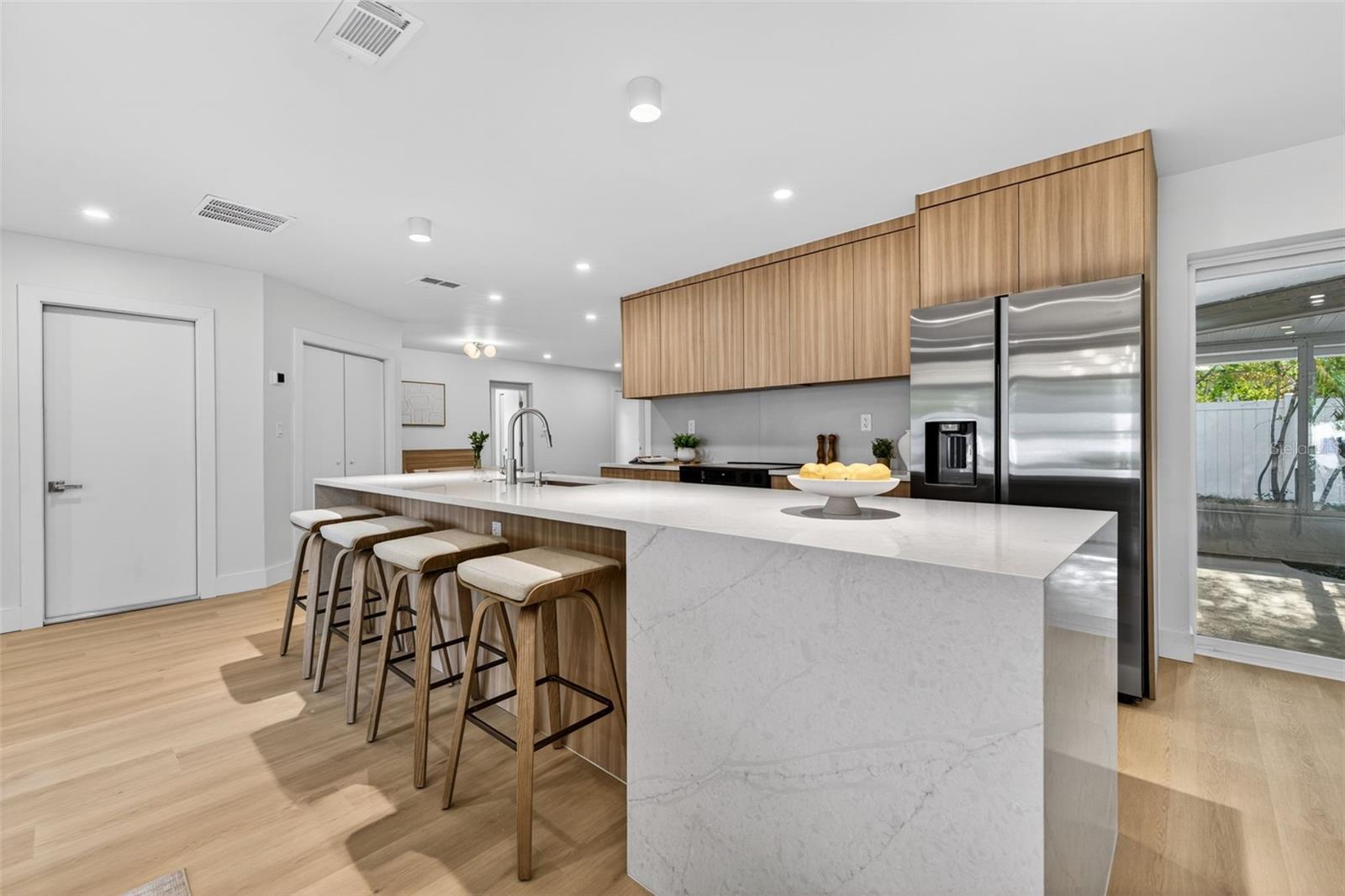 Image 4 of 36 For 6649 Pinellas Point Drive S