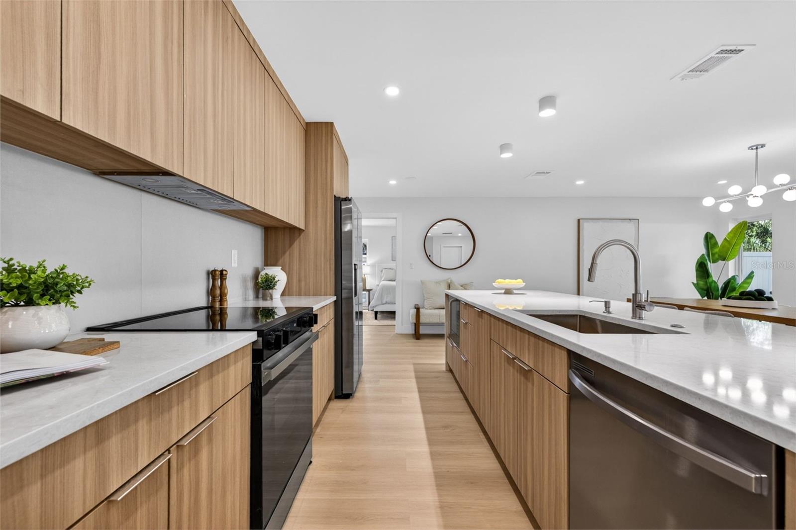 Image 6 of 36 For 6649 Pinellas Point Drive S