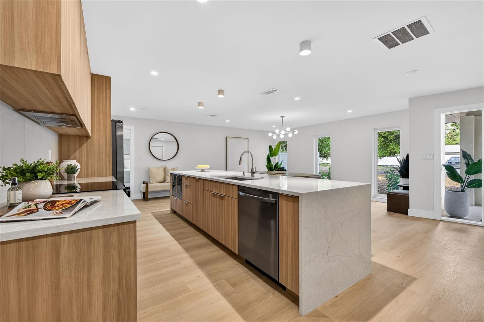 Image 8 of 36 For 6649 Pinellas Point Drive S