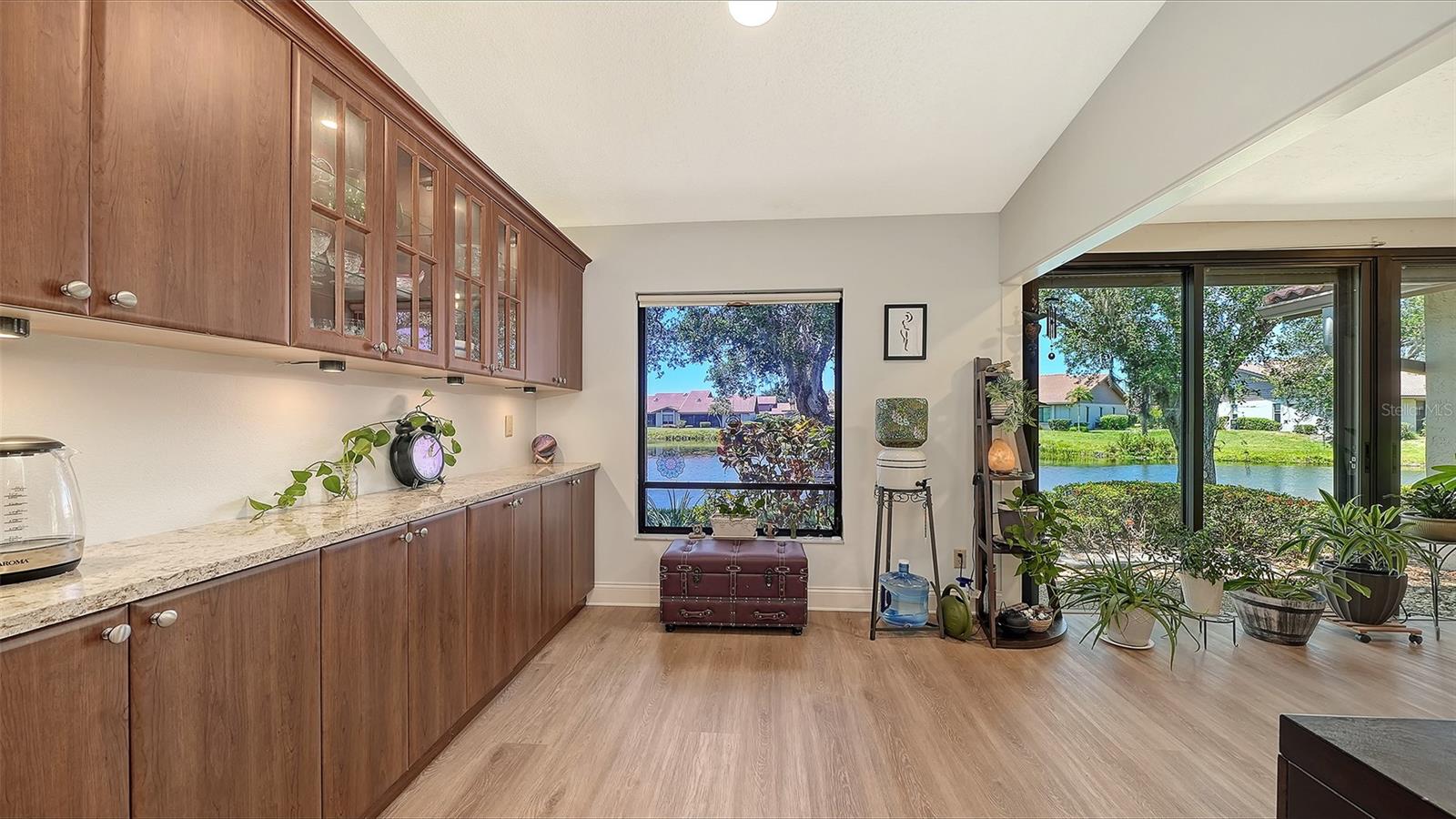 Image 12 of 58 For 6048 Wilshire Boulevard 2