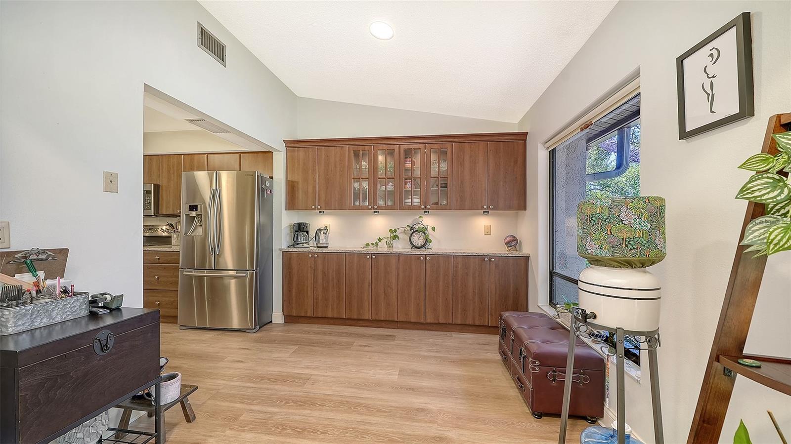 Image 13 of 58 For 6048 Wilshire Boulevard 2